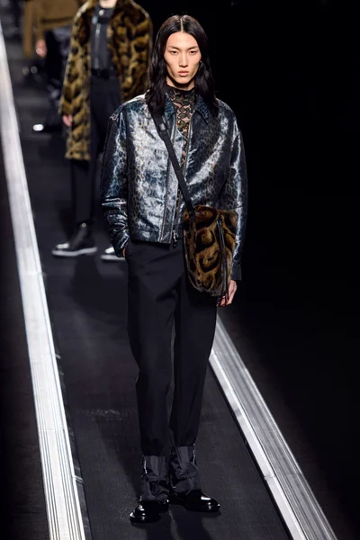 Look 26